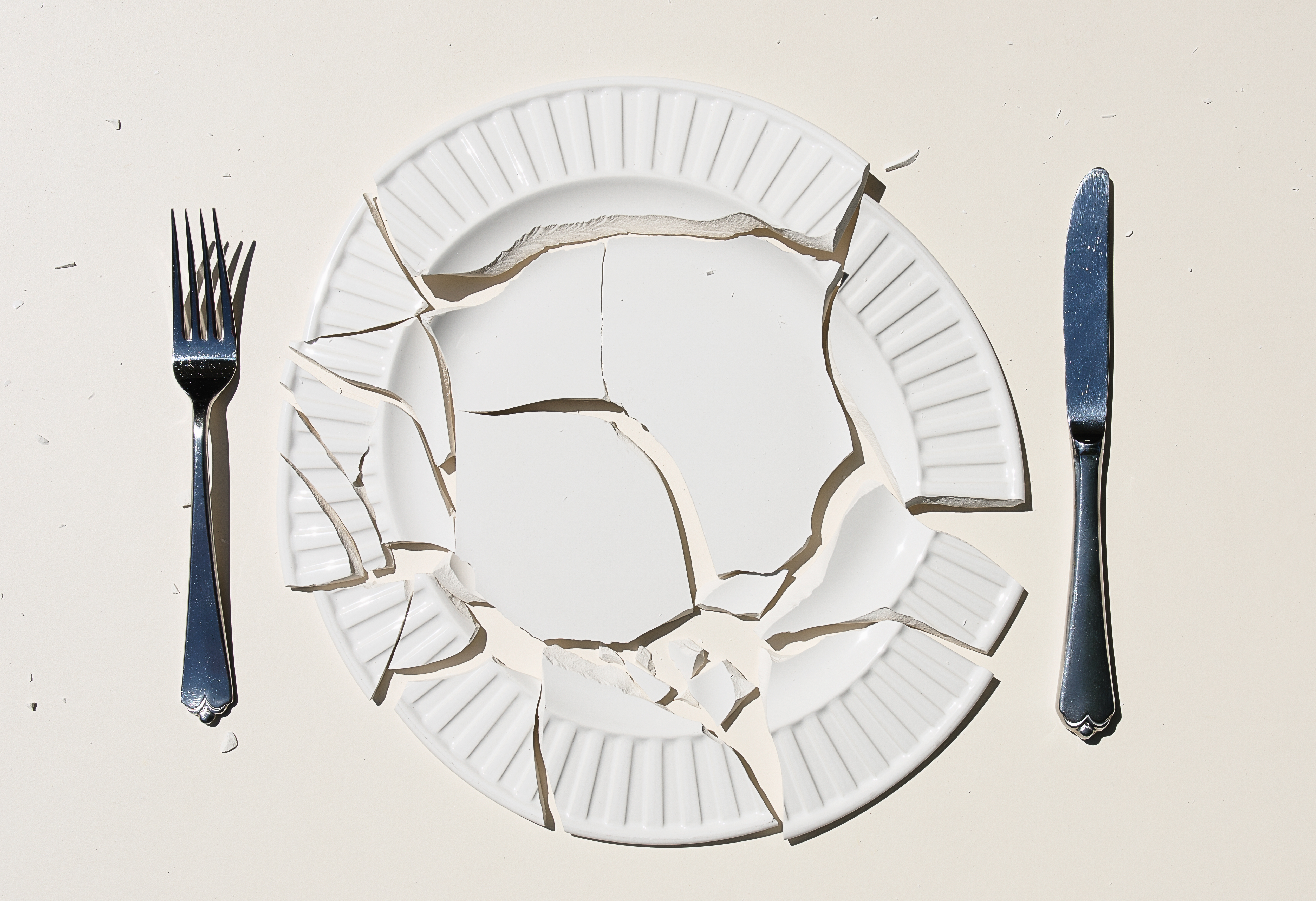 Что говорит народная примета, если разбить тарелку?