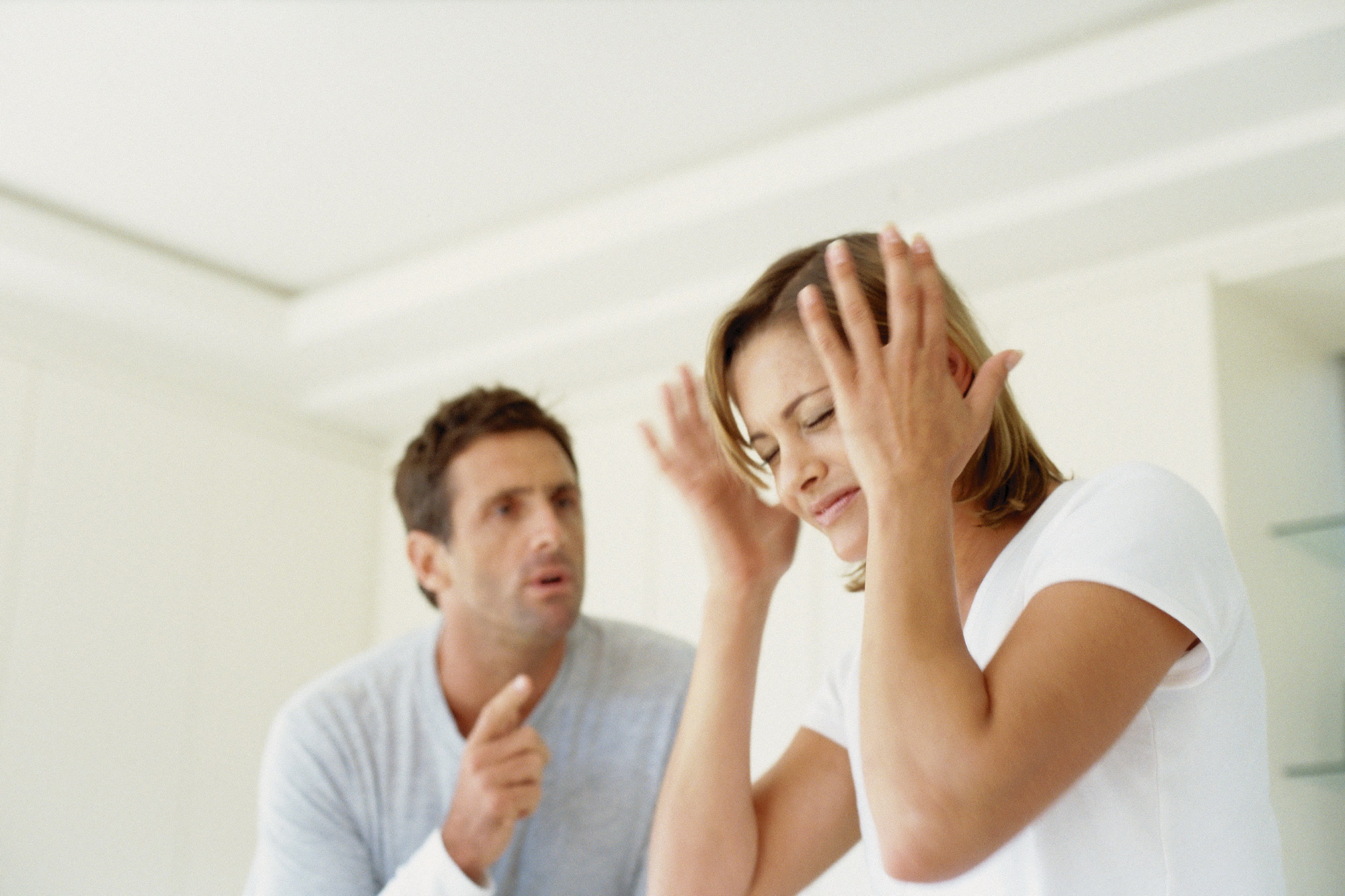 Психология: почему муж оскорбляет и унижает жену